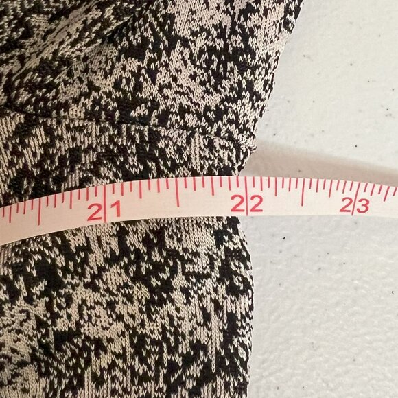 #160 Chico's Grey White Checkered Button-Down Dress Shirt Size 3 (16) - Picture 4 of 6